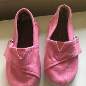 Size 6 pink Toms